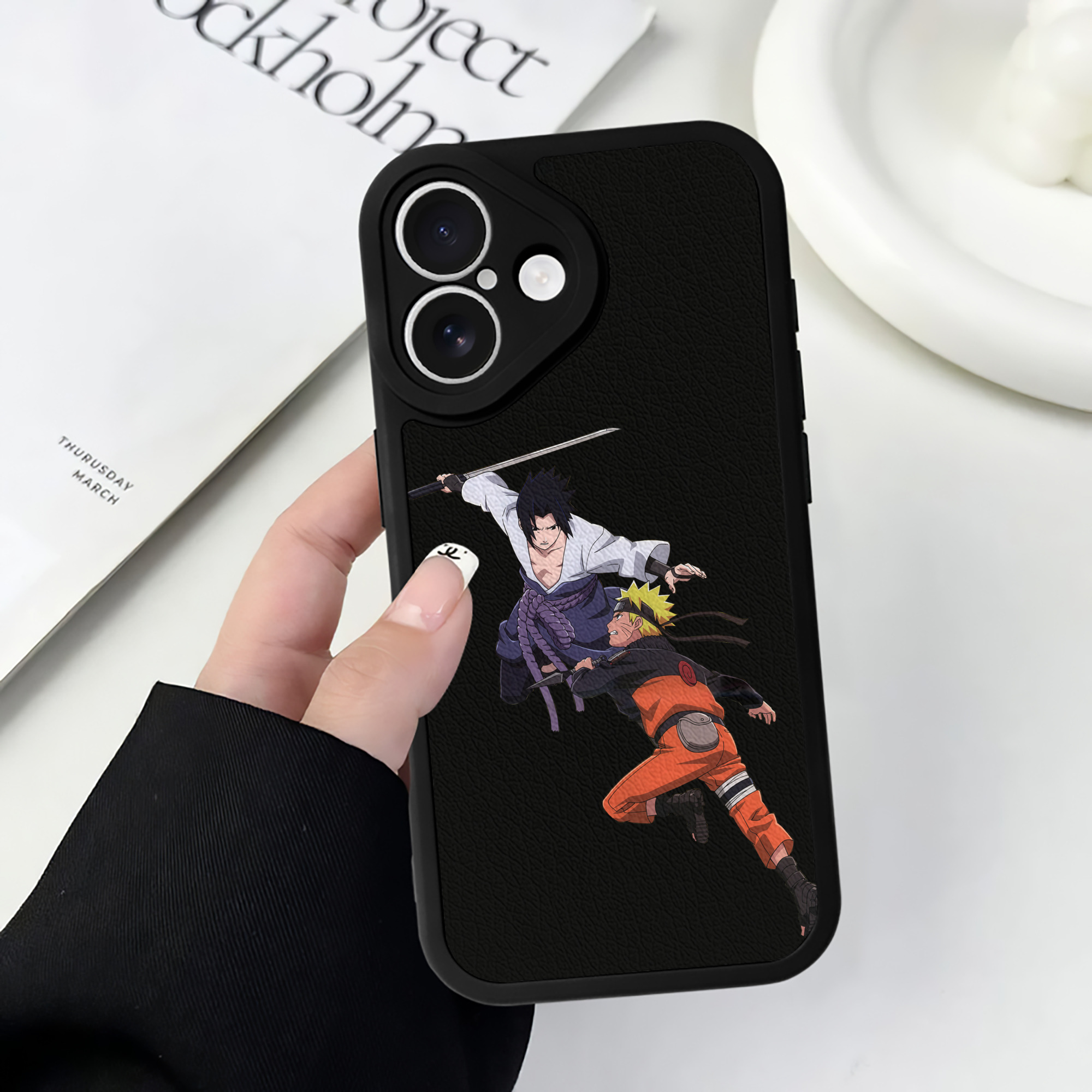 （画像用） NARUTO -ナルト- うちは サスケ Uchiha Sasuke 【iPhone 16シリーズ対応】シリコンスマホケース（レザー調） 材質：シリコン